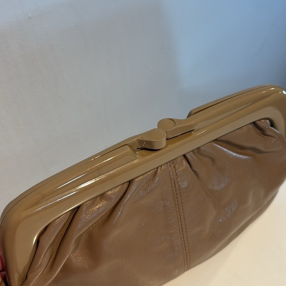 Vintage taupe leather and lucite clutch purse - Picture 12 of 12